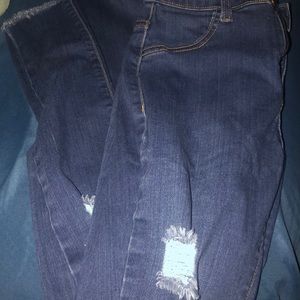 I’m selling some very cute blue jeans from fashion nova , I only used them ones